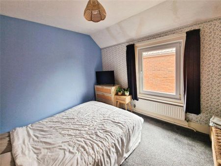 3 bedroom semi-detached house to rent - Photo 5