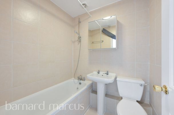 Surbiton Hill Park, Surbiton - Photo 1