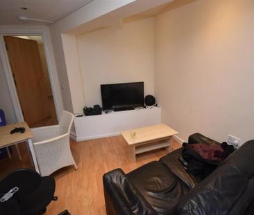 5 bedroom house to rent - Photo 2