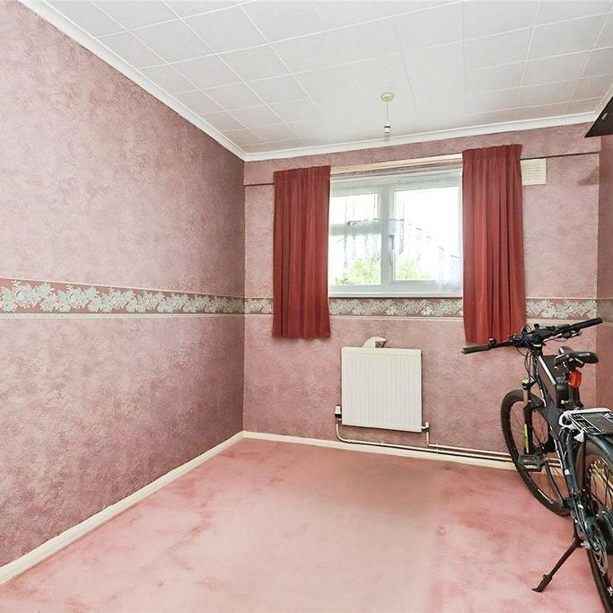 3 bedroom flat to rent - Photo 1