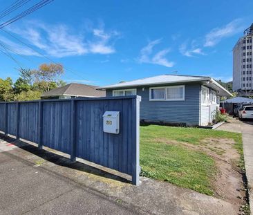 Beautiful 3 Bedroom family home - Photo 5