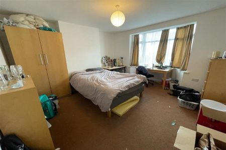 5 bedroom end of terrace house to rent - Photo 2