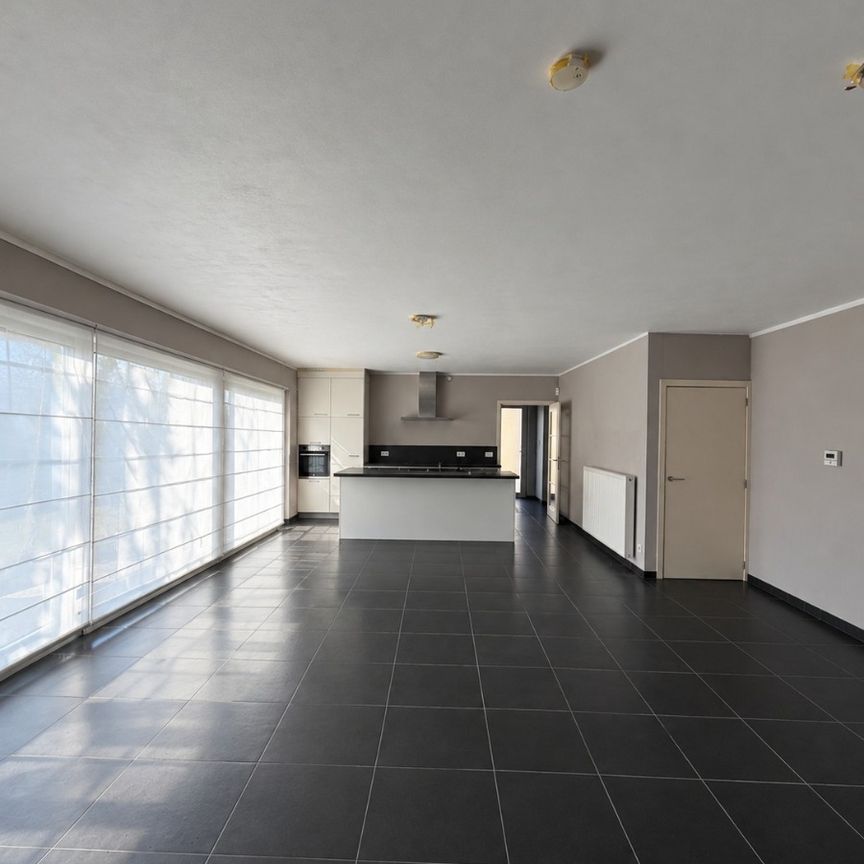 Halfopen woning in het centrum van Wingene! - Photo 1