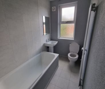 5 Bed - 139 Ash Road, Headingley, Leeds - LS6 3HD - Student - Photo 6