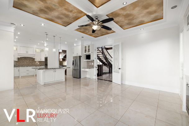 House in Vancouver East Side, British Columbia - Photo 1