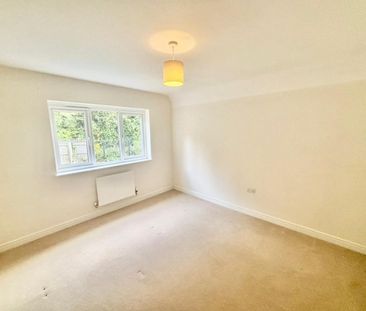 3 bedroom House To Let Total Size: 1054 SQ FT - Photo 3
