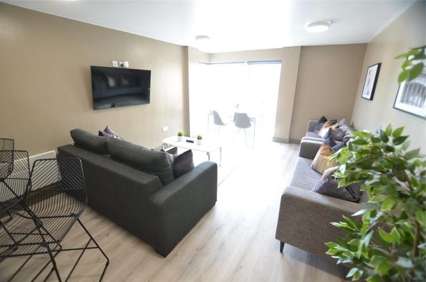 3 Bed Flat, Fox Street Village, L3 - Photo 1