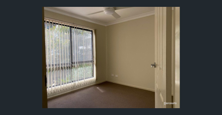 Modern 2 Bedroom Cottage Close to Amenities - Photo 2