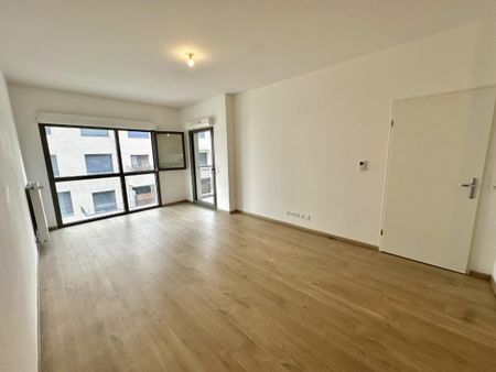 Location Appartement 3 pièces 66m² BORDEAUX 33800 - Photo 2