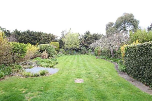 Newcombe Park, Mill Hill, NW7 - Photo 1