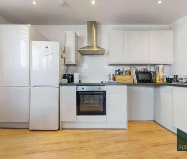 Lea Bridge Road, London, E10 - Photo 3