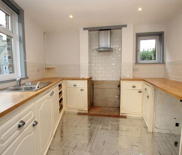 2 bedroom semi-detached house to rent - Photo 4
