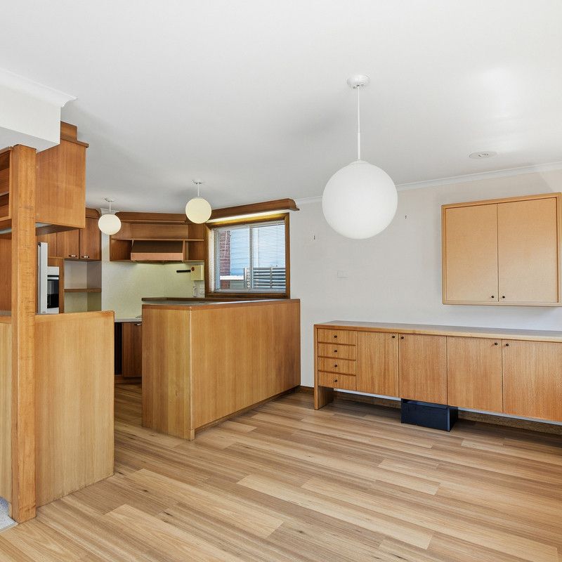 Spacious 5-Bedroom Family Home in Sandy Bay - Photo 1