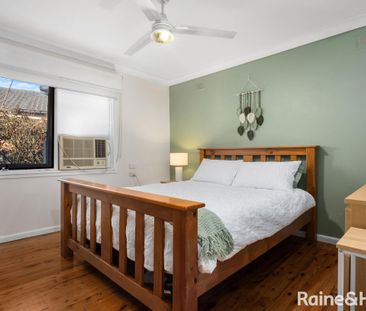 GREAT HOME! GREAT LOCATION! - Photo 4