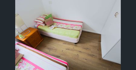 BEACHSIDE FURNISHED THREE BEDROOM APARTMENT ALL BILLS INCLUDED - Photo 4