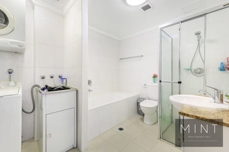 Part furnished ONE BEDROOM in "Maestri Towers" - Photo 2