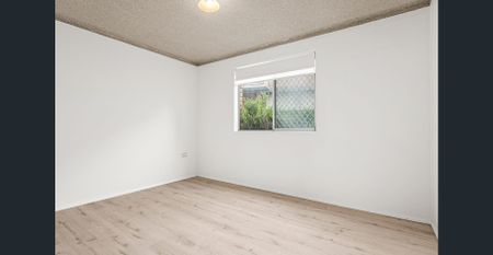 Neat and Tidy Ground Floor Unit - Photo 2