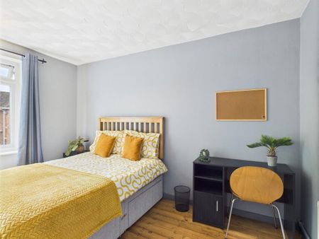 1 bedroom in a house share to rent - Photo 4