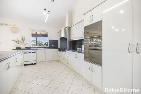 Spacious Family Home with Views, Multiple Living Areas & Fantastic Outdoor Entertaining - Photo 4