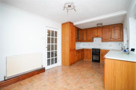 3 bedroom end of terrace house to rent - Photo 5