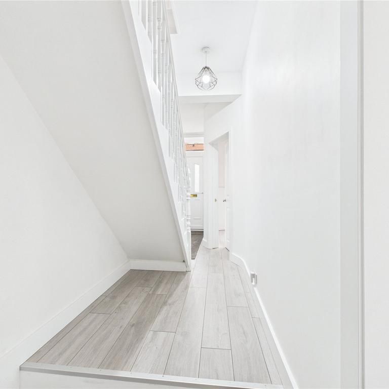 3 bedroom terraced house to rent - Photo 1