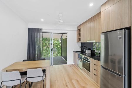 Furnished, modern, two bedroom apartment - Photo 3