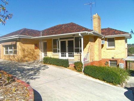 Charming Family Home - Photo 5