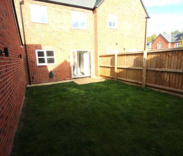 3 bedroom semi-detached house to rent - Photo 1