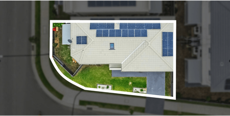 Modern 5-bedroom townhouse with solar-powered living. - Photo 4