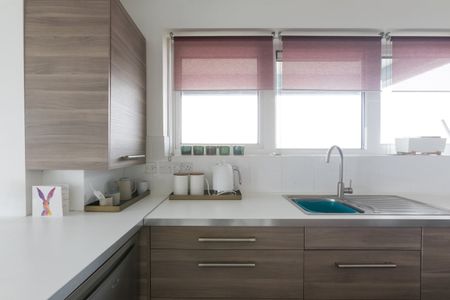 1 Bed Flat, Wandsworth Road, SW8 - Photo 3