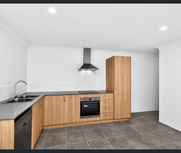 Gorgeous new home with Park view - Photo 6