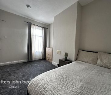 1 bedroom in a house share to rent - Photo 4