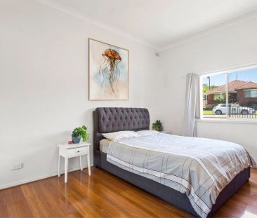 Conveniently Located - Photo 2