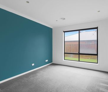 Spacious & Modern Family Home - Photo 3