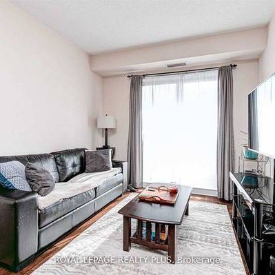 Burnhamthorpe/Confederation Gorgeous 1Bdrm +Den 2Full Washrooms - Photo 3