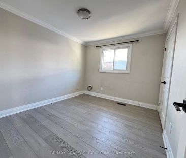 52 Centre Street N #(Main Floor) - Photo 6