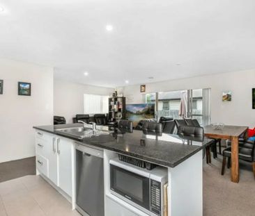 Family-Friendly 4 Bedroom, 2 Bathroom Home - Photo 1