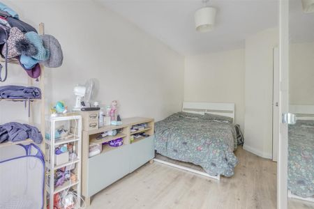 4 bedroom semi-detached house to rent - Photo 5