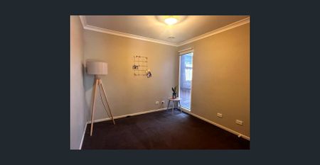 3 BEDROOM IN PRIME LOCATION! - Photo 3