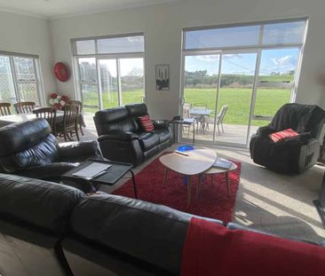 FOUR BEDROOMS - LIFESTYLE WITHIN MINUTES TO TOWN - Photo 2