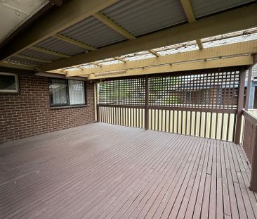15 Marshall Court, Hampton Park VIC - Photo 2