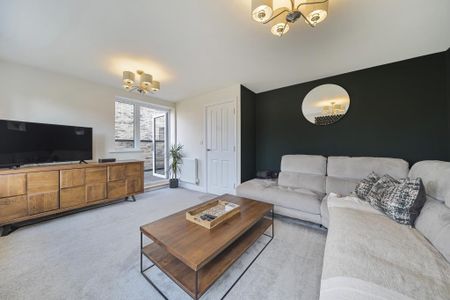 4 bedroom detached house to rent - Photo 2