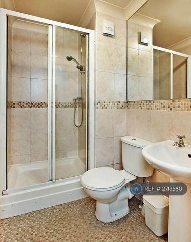 3 bedroom flat to rent - Photo 4