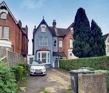 Baldry Gardens, London, SW16 - Photo 1