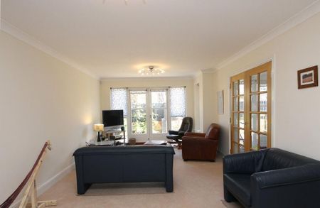 2 bedroom maisonette to rent - Photo 2