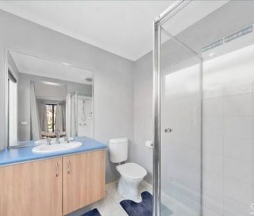 **Charming Family Home in a Prime Location** - Photo 2