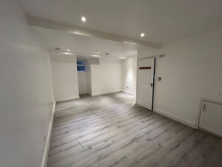Studio Flat, Warren Road, E10 - Photo 3