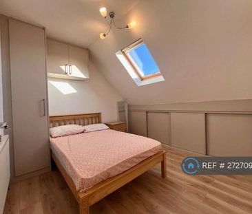 3 bedroom flat to rent - Photo 2