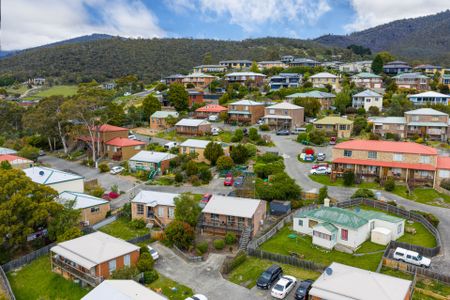 Modern Unit in a Prime Claremont Location - Photo 5