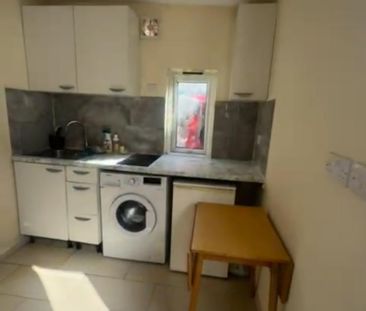 Studio Flat, Ratcliff Road, E7 - Photo 2